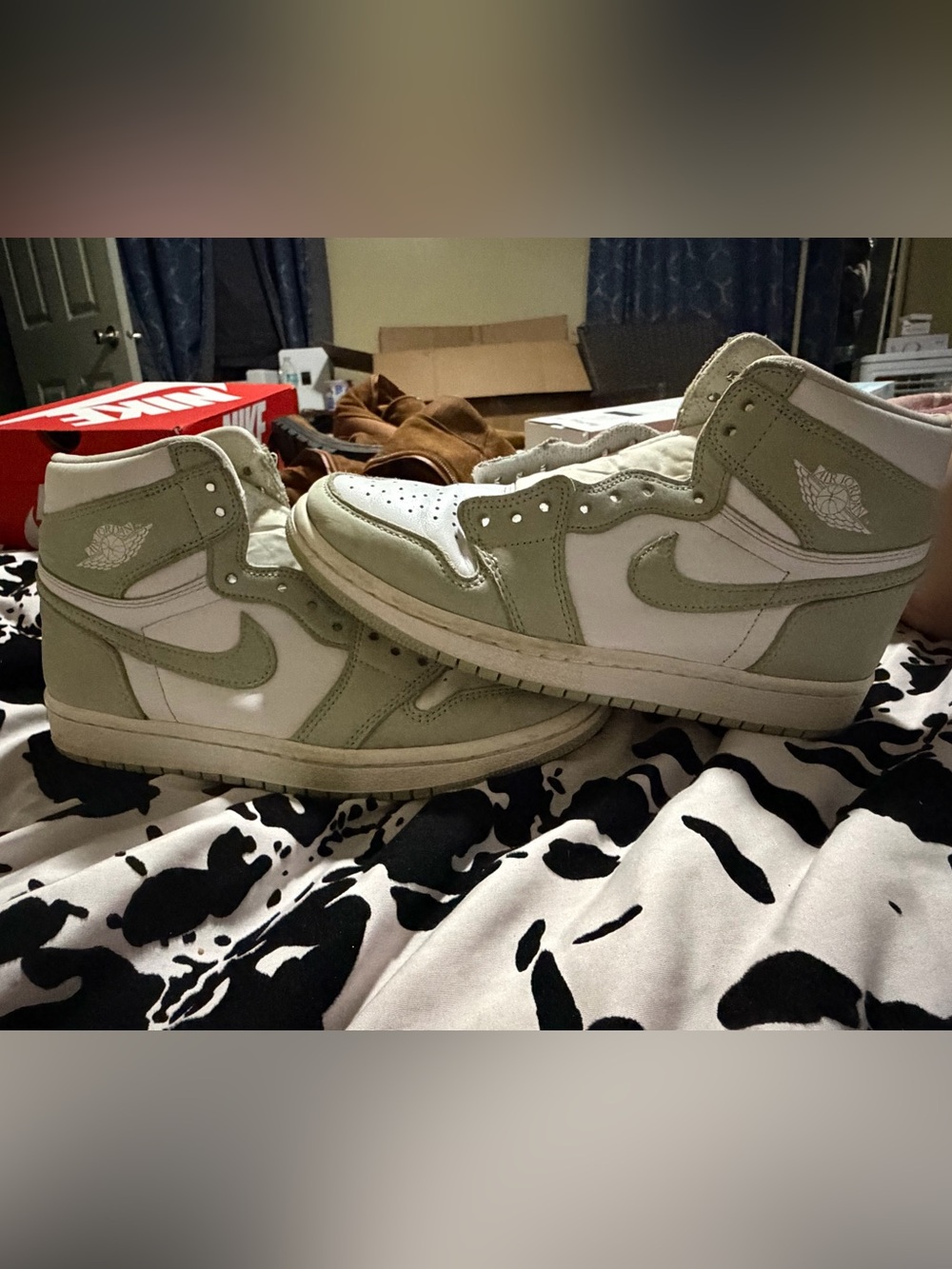 Nike Air Jordan 1 High Green White Sneakers – Pre-Owned